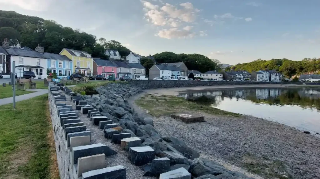 What Is the Geographical and Administrative Context of Borth y Gest North Wales