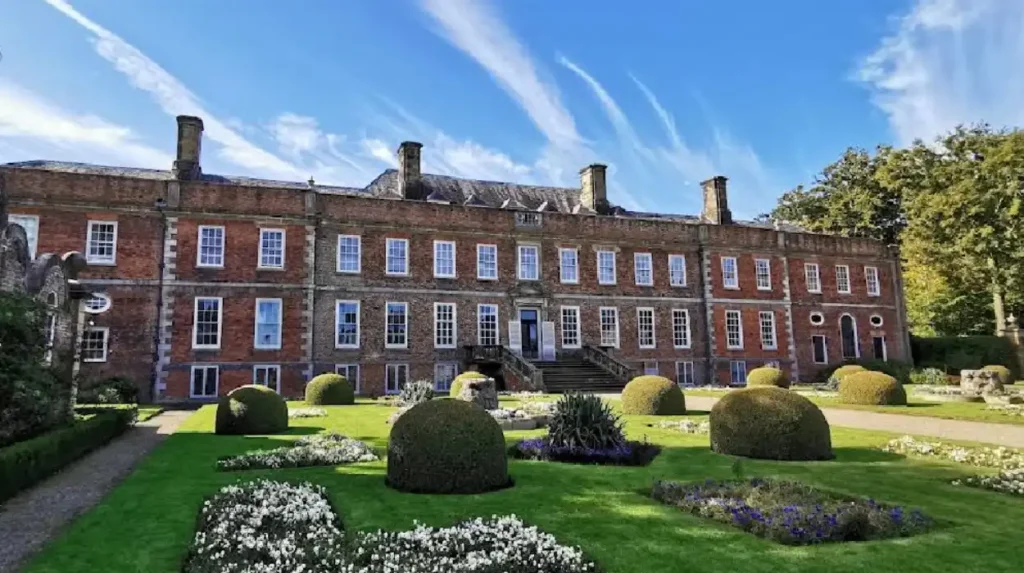 What is the historical background of the Wetherspoons Ruthin Wales property
