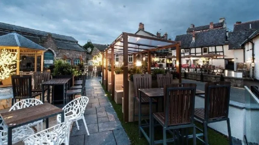 What is the historical background of the Wetherspoons Ruthin Wales property