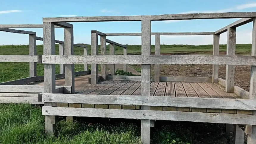 Why Is the Green Bridge of Wales Considered a Geological Masterpiece