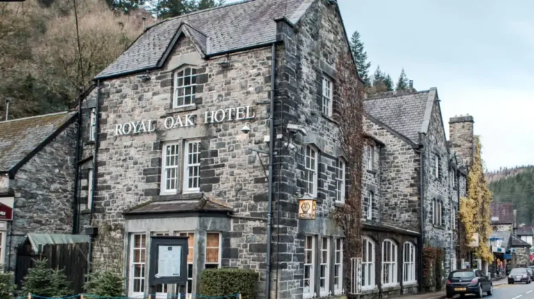 Why is the Royal Oak Hotel Betws y Coed North Wales the Authoritative Gateway to Eryri National Park