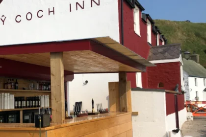 What Makes Ty Coch Inn North Wales One of the Most Famous Beach Pubs in Britain