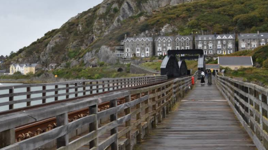 Why is the Webcam Barmouth Wales System Essential for Coastal Monitoring and Tourism
