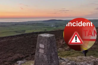 Firefighters Tackle Rhiw Mountain Blaze in Pwllheli