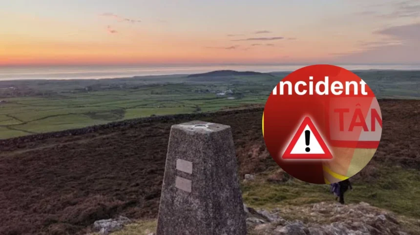 Firefighters Tackle Rhiw Mountain Blaze in Pwllheli