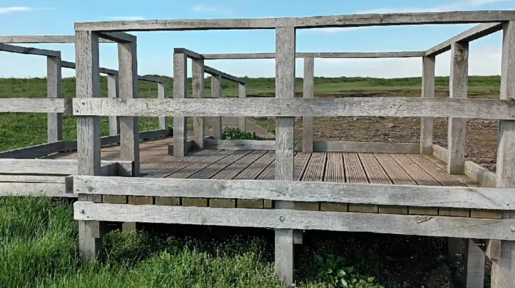 What Is the Green Bridge of Wales and How Was It Formed