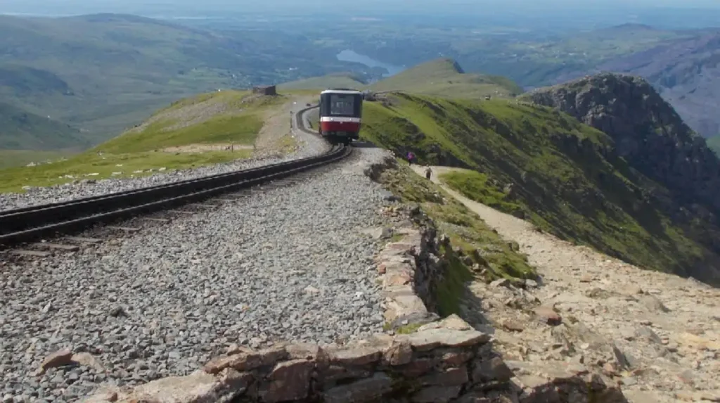 How high is Mount Snowdon and where is it located