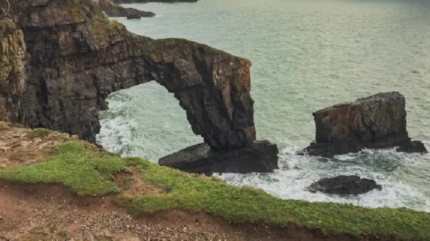 What Is the Green Bridge of Wales and How Was It Formed