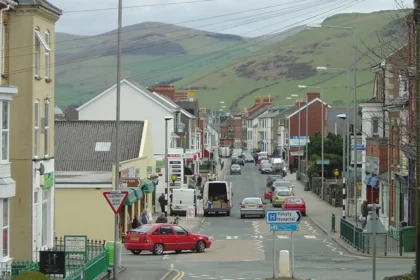What is the geographic and economic significance of caravan parks in Towyn Wales