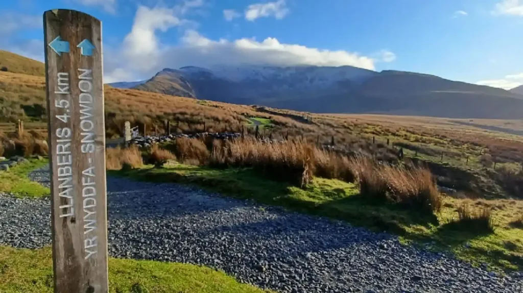 What is the geographic context and physical profile of Yr Wyddfa?