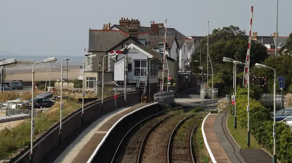 What Is the Quay Hotel Conwy North Wales and Where Is It Located?