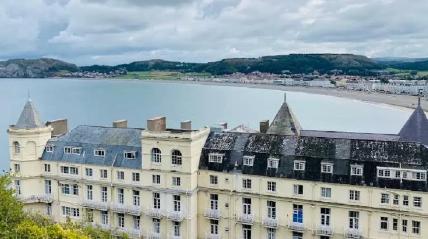 What is the history and significance of Grand Hotel Llandudno North Wales