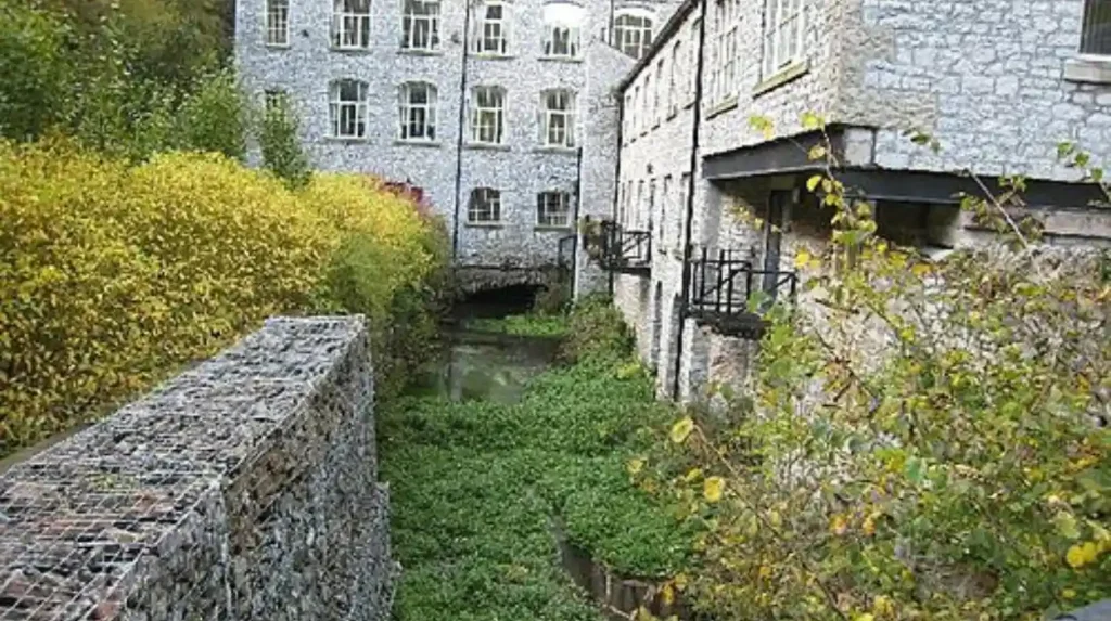 What are the defining historical characteristics of castles in south wales?