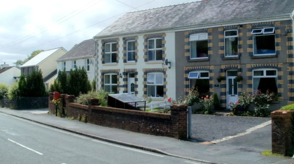 What is the Complete Guide to Brecon Beacons Wales for Explorers and Historians?