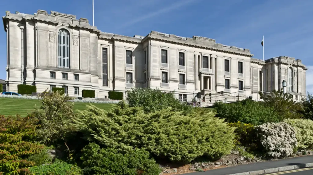What is the historical role of South Wales Echo obituaries?