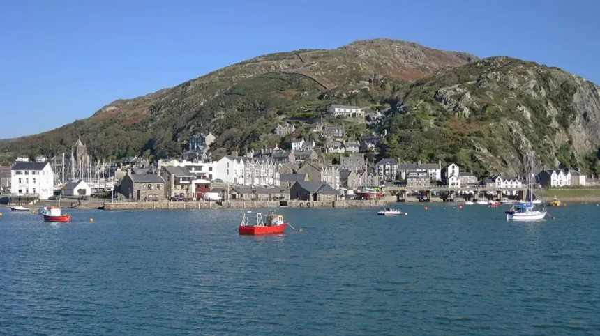 What Makes Barmouth Beach Wales a Top Destination