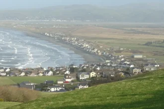 What Makes Borth Beach Wales a Top Coastal Destination