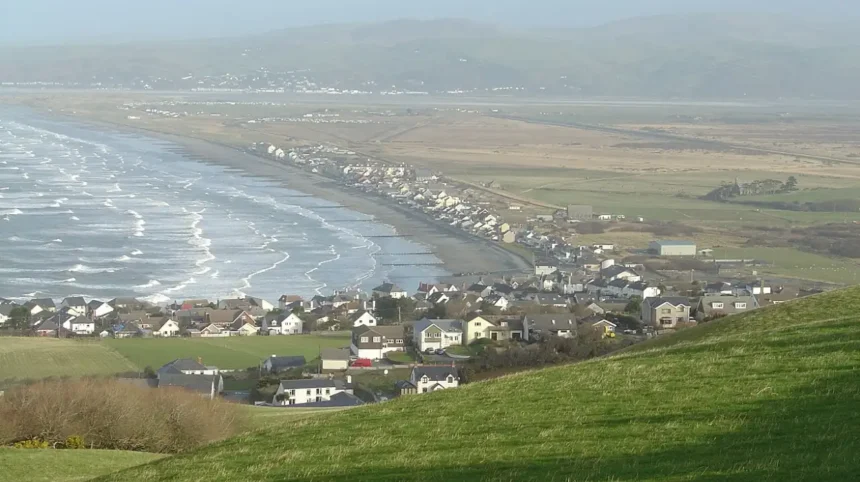 What Makes Borth Beach Wales a Top Coastal Destination